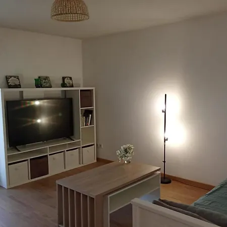 Bright With Pool And Tennis דירה